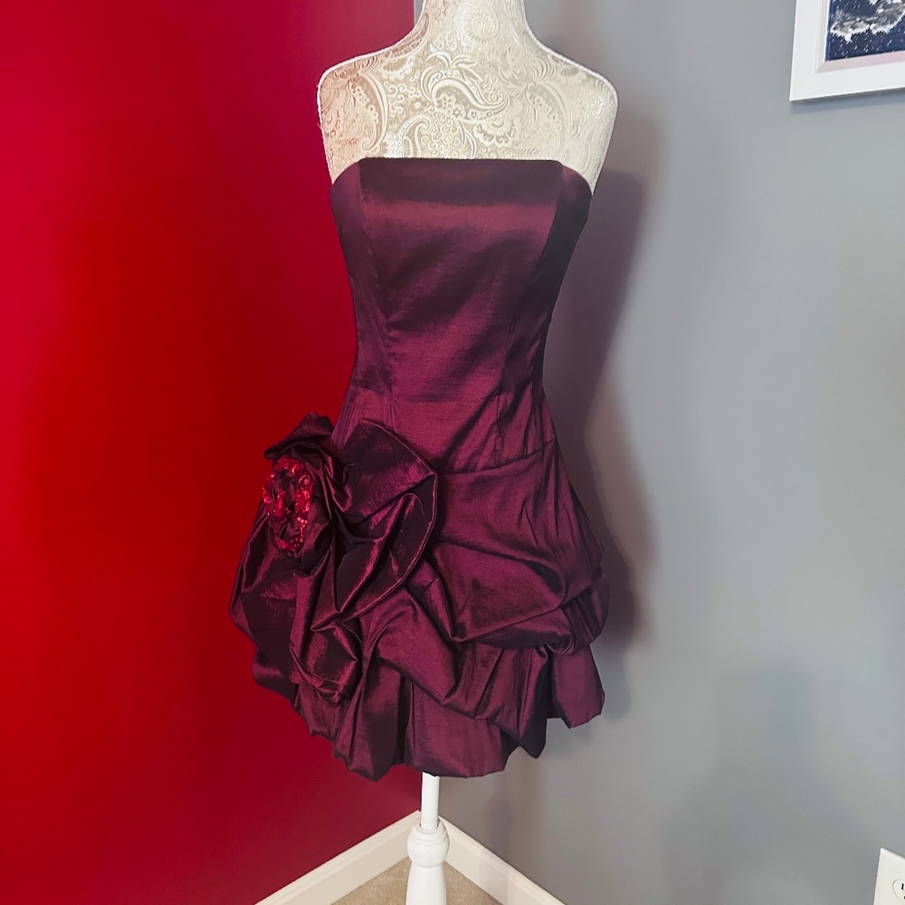 CACHE BURGUNDY MINI STRAPLESS DRESS
